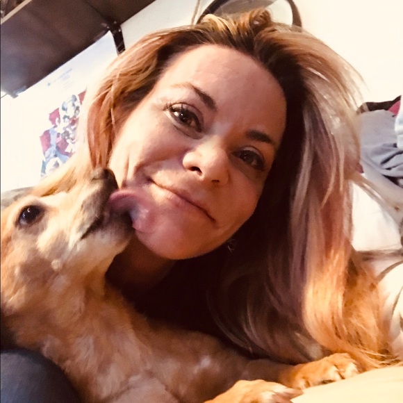 Meet your Posher, Laura - Picture 1 of 2